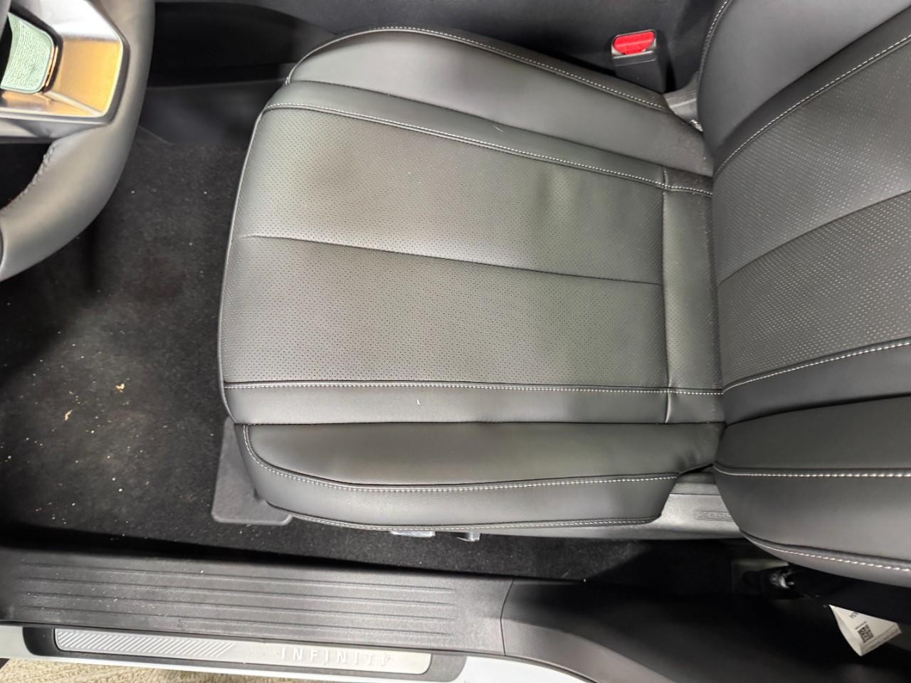 INFINITI QX60 Vehicle Full-screen Gallery Image 30