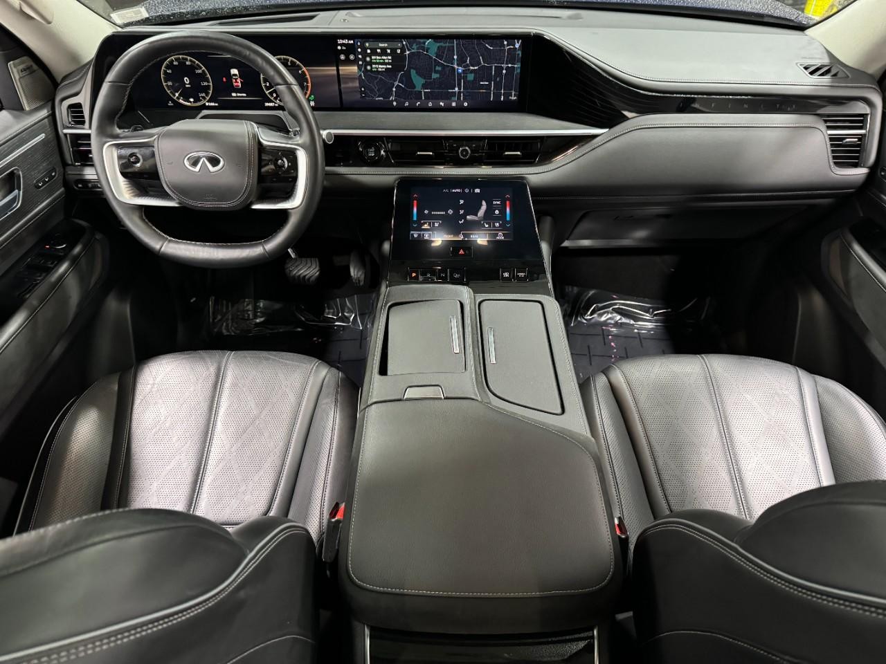 INFINITI QX80 Vehicle Full-screen Gallery Image 15