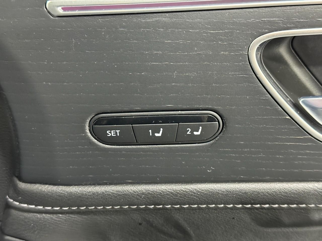 INFINITI QX80 Vehicle Full-screen Gallery Image 23