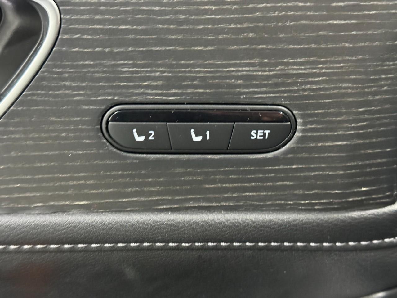 INFINITI QX80 Vehicle Full-screen Gallery Image 26