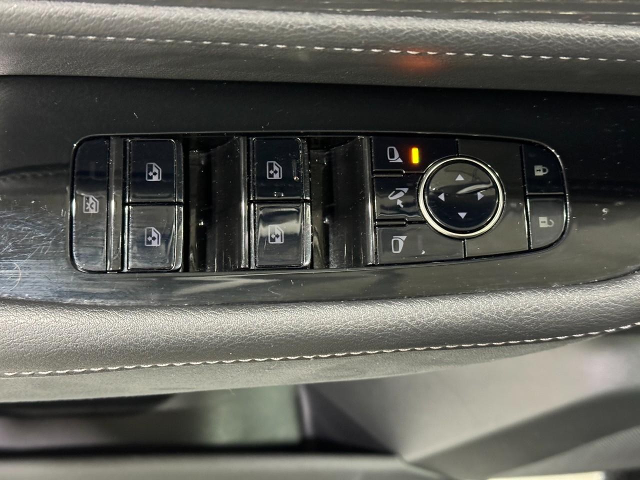 INFINITI QX80 Vehicle Full-screen Gallery Image 27