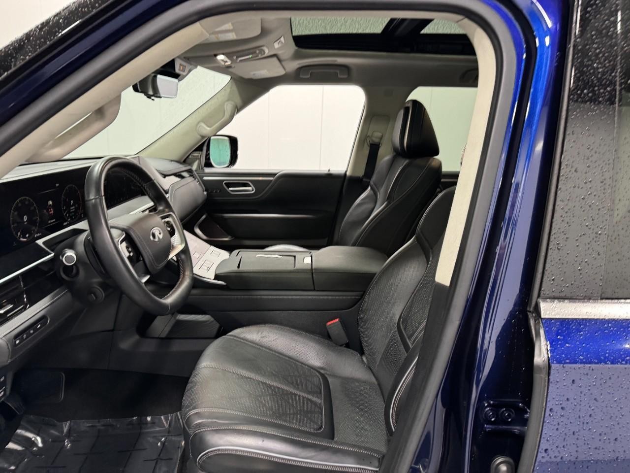 INFINITI QX80 Vehicle Full-screen Gallery Image 28