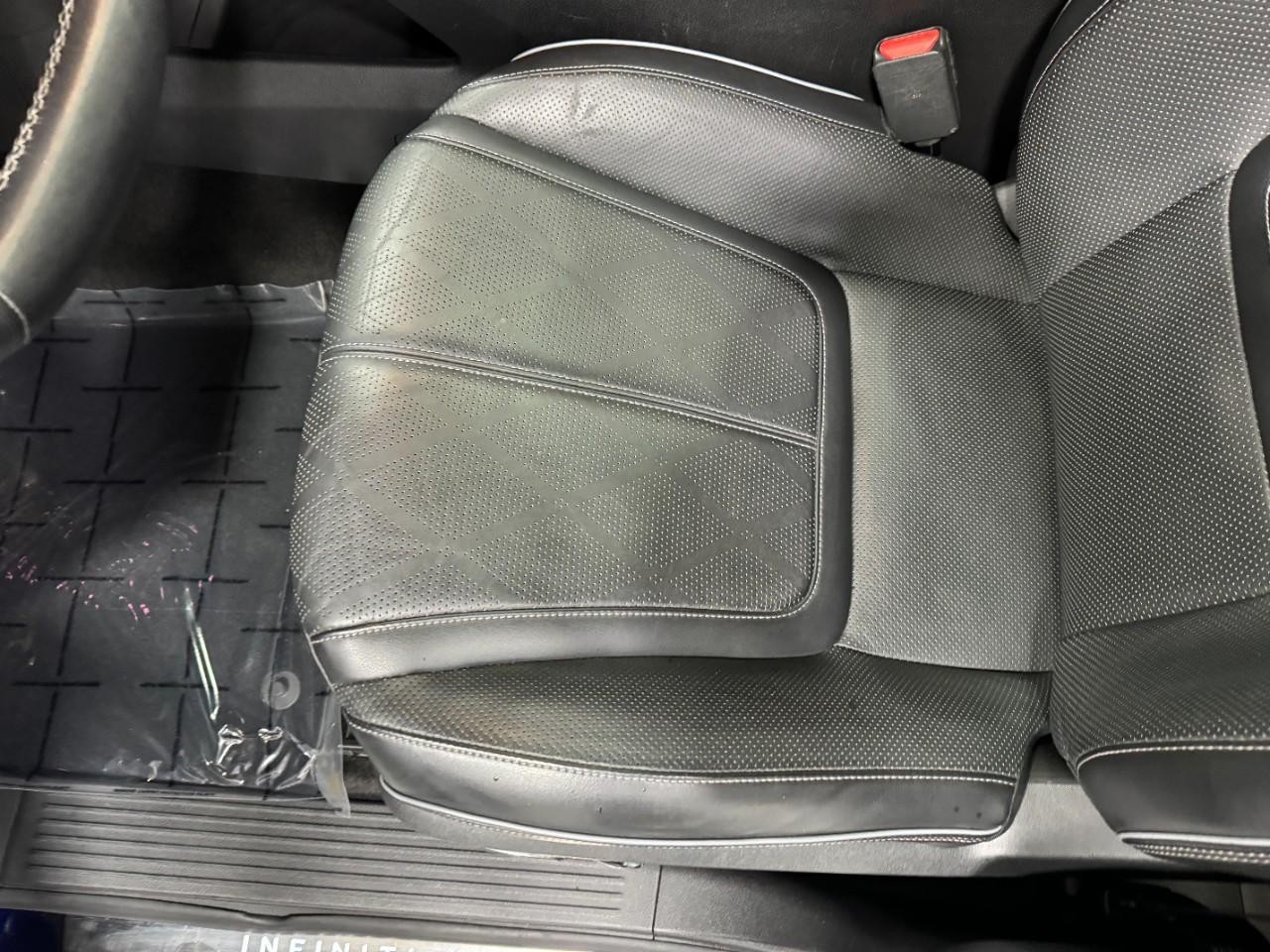 INFINITI QX80 Vehicle Full-screen Gallery Image 29