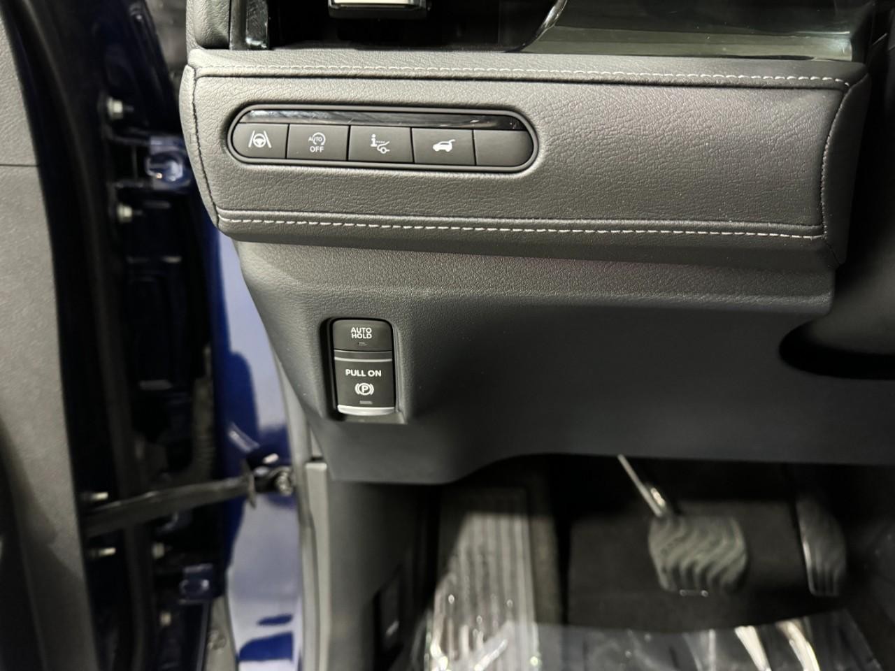 INFINITI QX80 Vehicle Full-screen Gallery Image 31