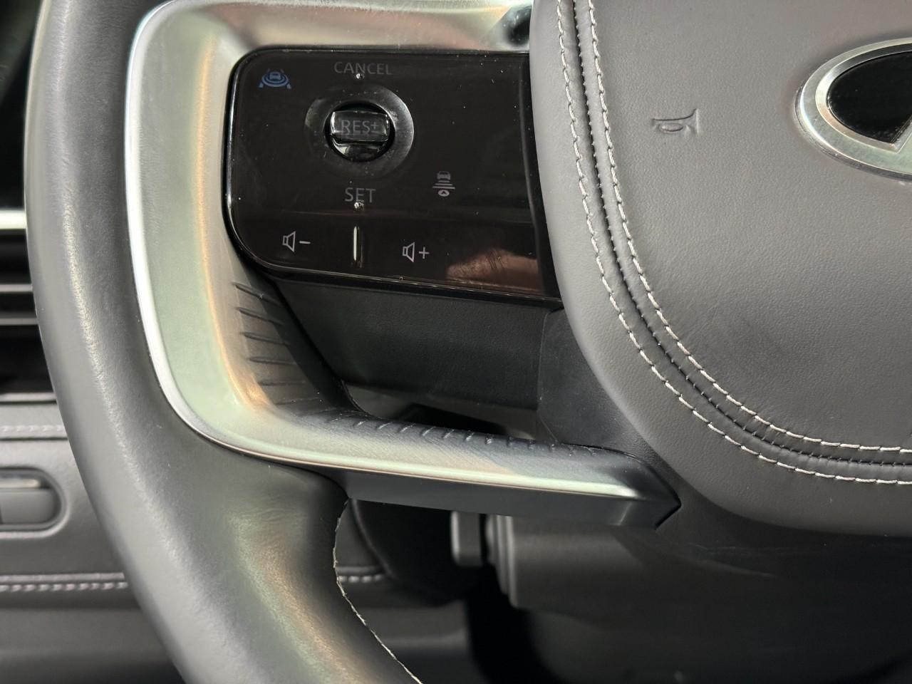 INFINITI QX80 Vehicle Full-screen Gallery Image 32