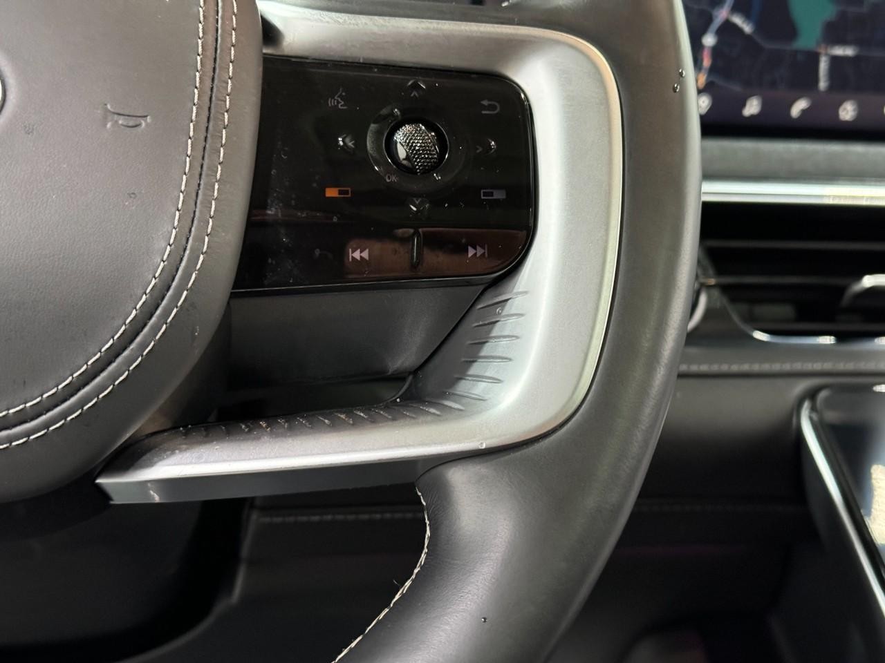 INFINITI QX80 Vehicle Full-screen Gallery Image 33