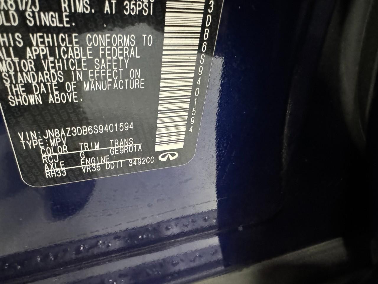 INFINITI QX80 Vehicle Full-screen Gallery Image 36