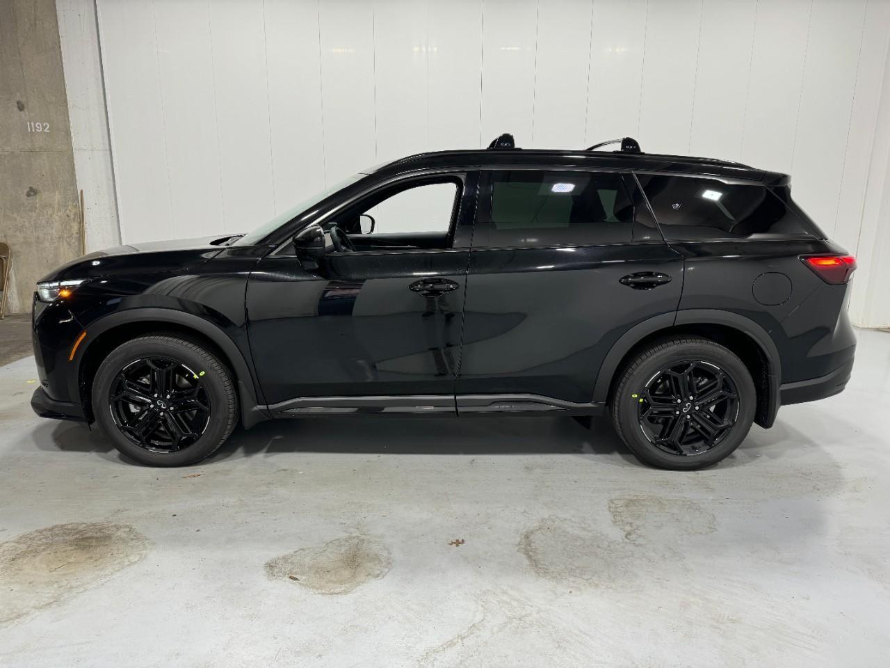 INFINITI QX60 Vehicle Full-screen Gallery Image 2