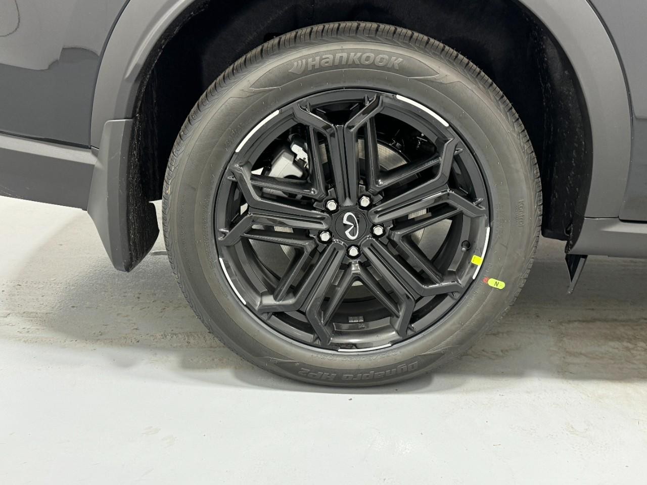 INFINITI QX60 Vehicle Full-screen Gallery Image 5