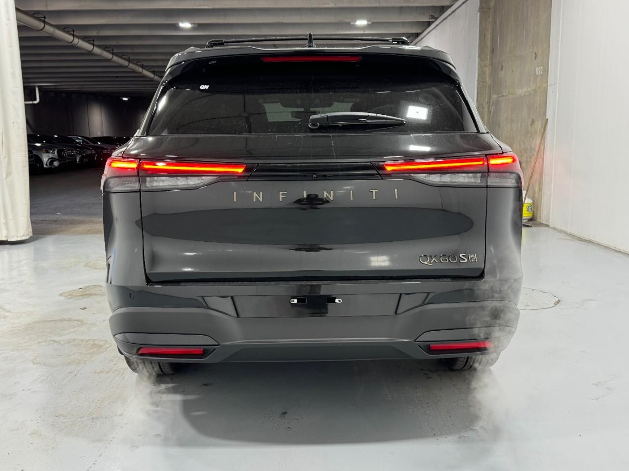 INFINITI QX60 Vehicle Full-screen Gallery Image 10