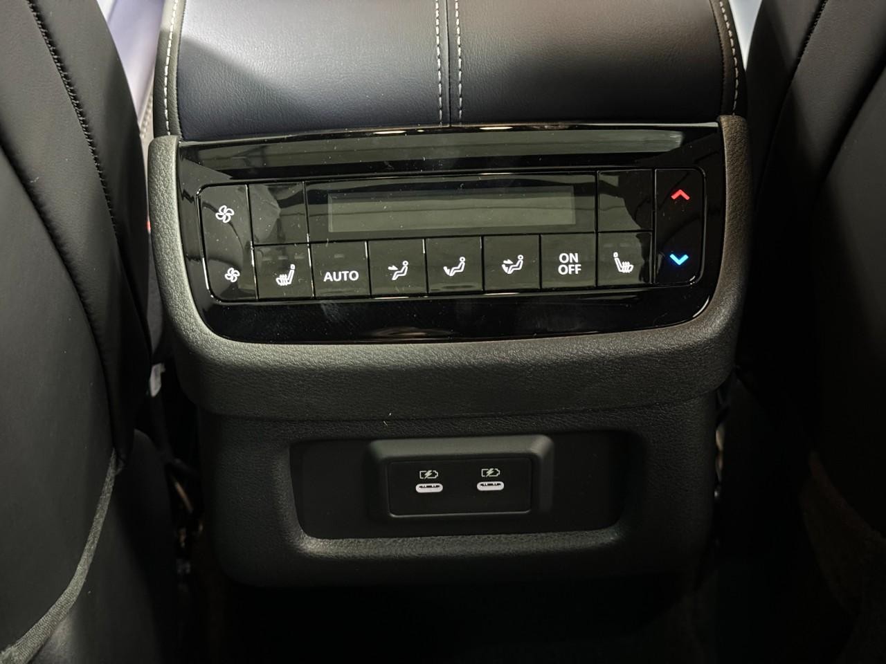 INFINITI QX60 Vehicle Full-screen Gallery Image 13