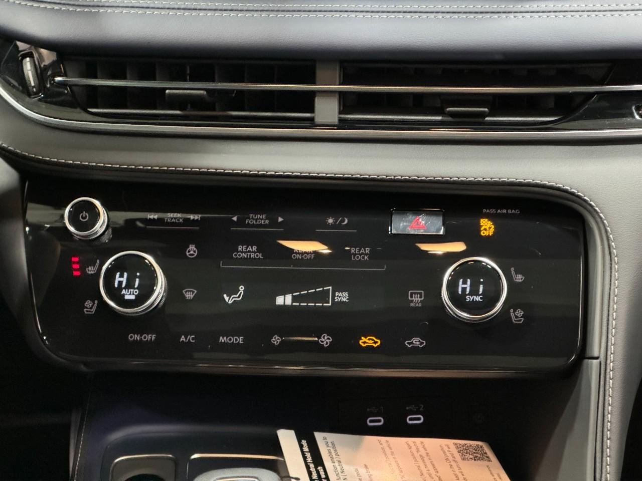 INFINITI QX60 Vehicle Full-screen Gallery Image 18