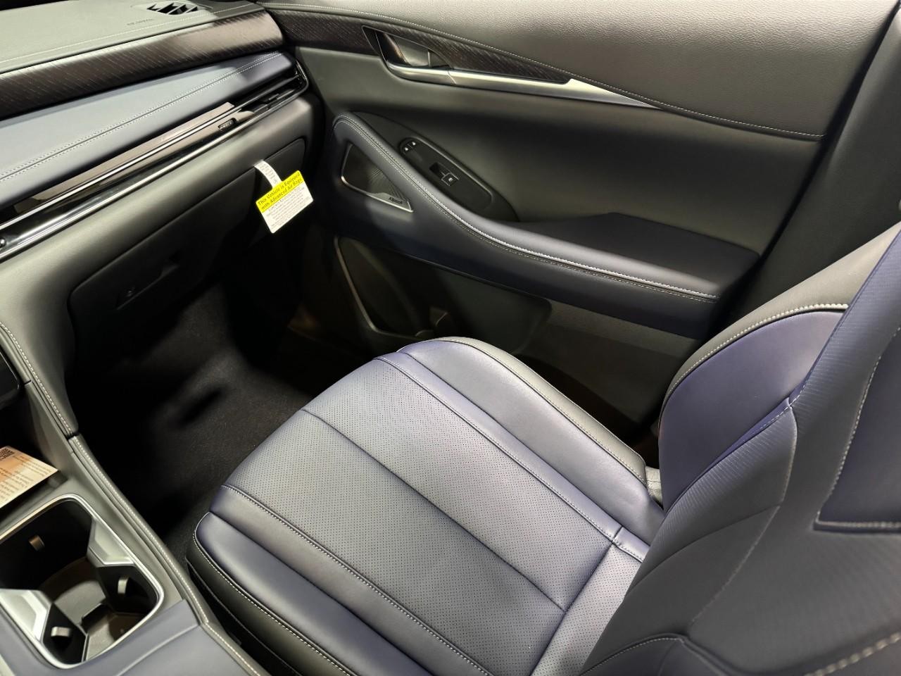 INFINITI QX60 Vehicle Full-screen Gallery Image 20