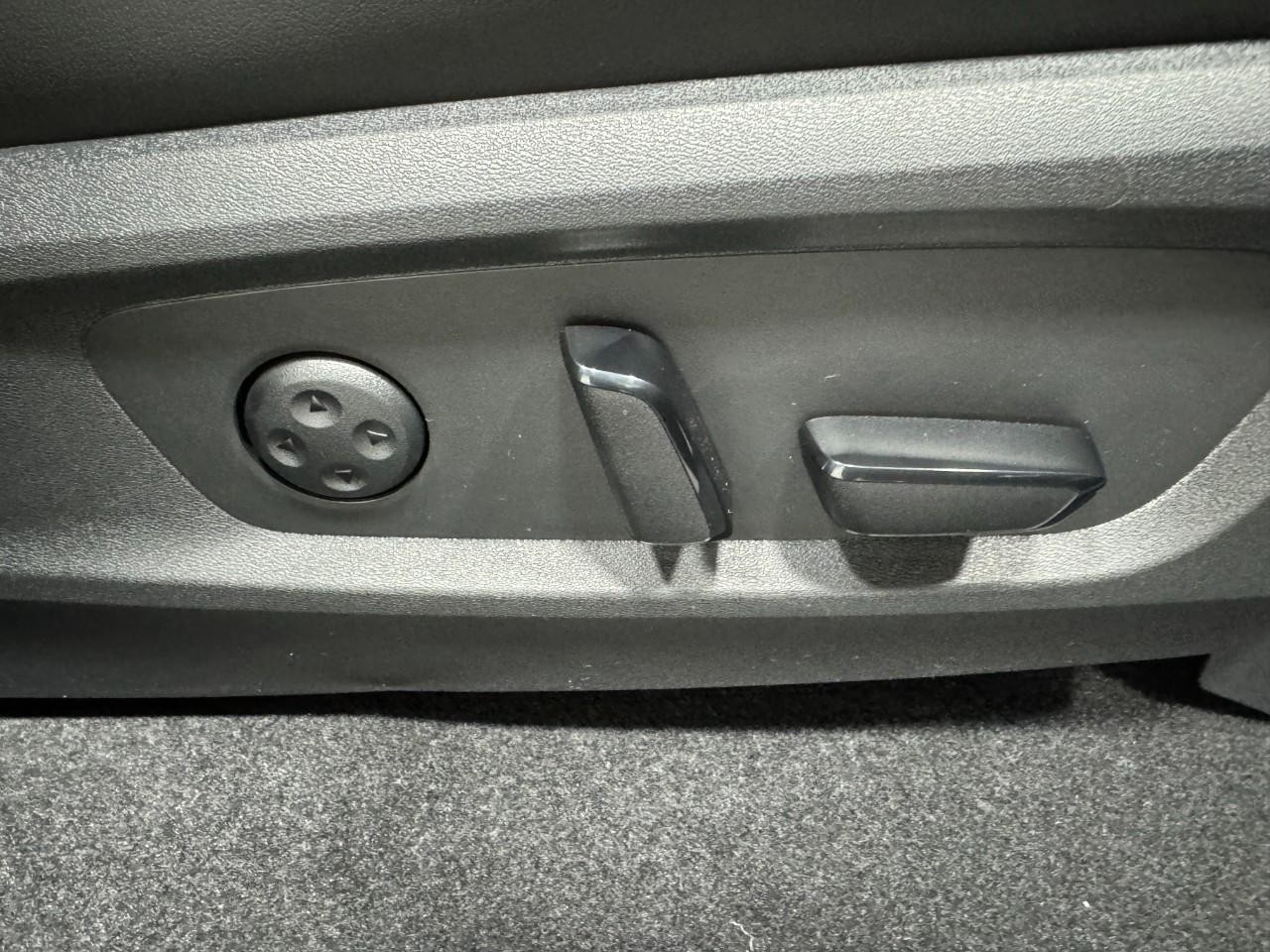 INFINITI QX60 Vehicle Full-screen Gallery Image 23