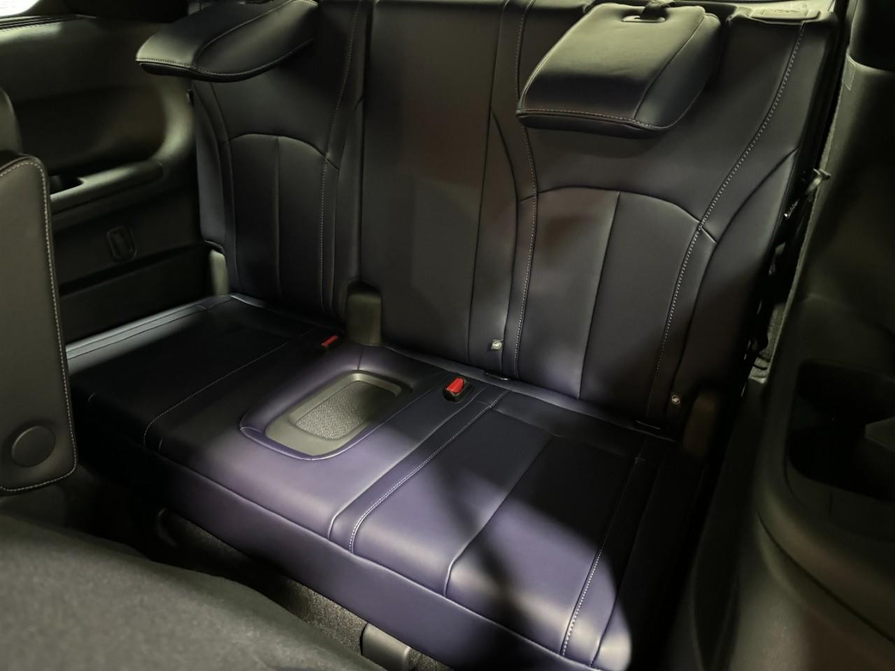 INFINITI QX60 Vehicle Full-screen Gallery Image 8