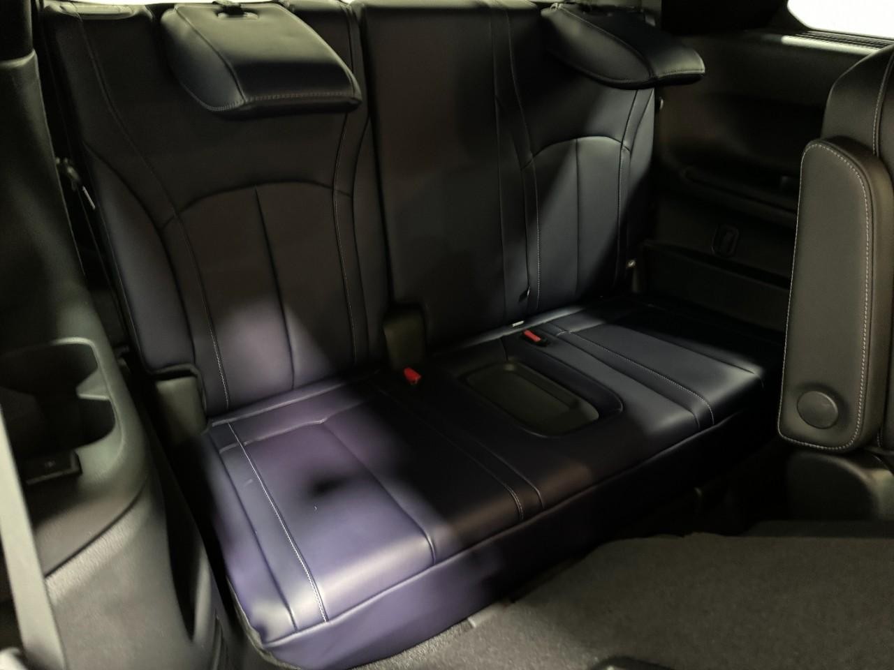INFINITI QX60 Vehicle Full-screen Gallery Image 11