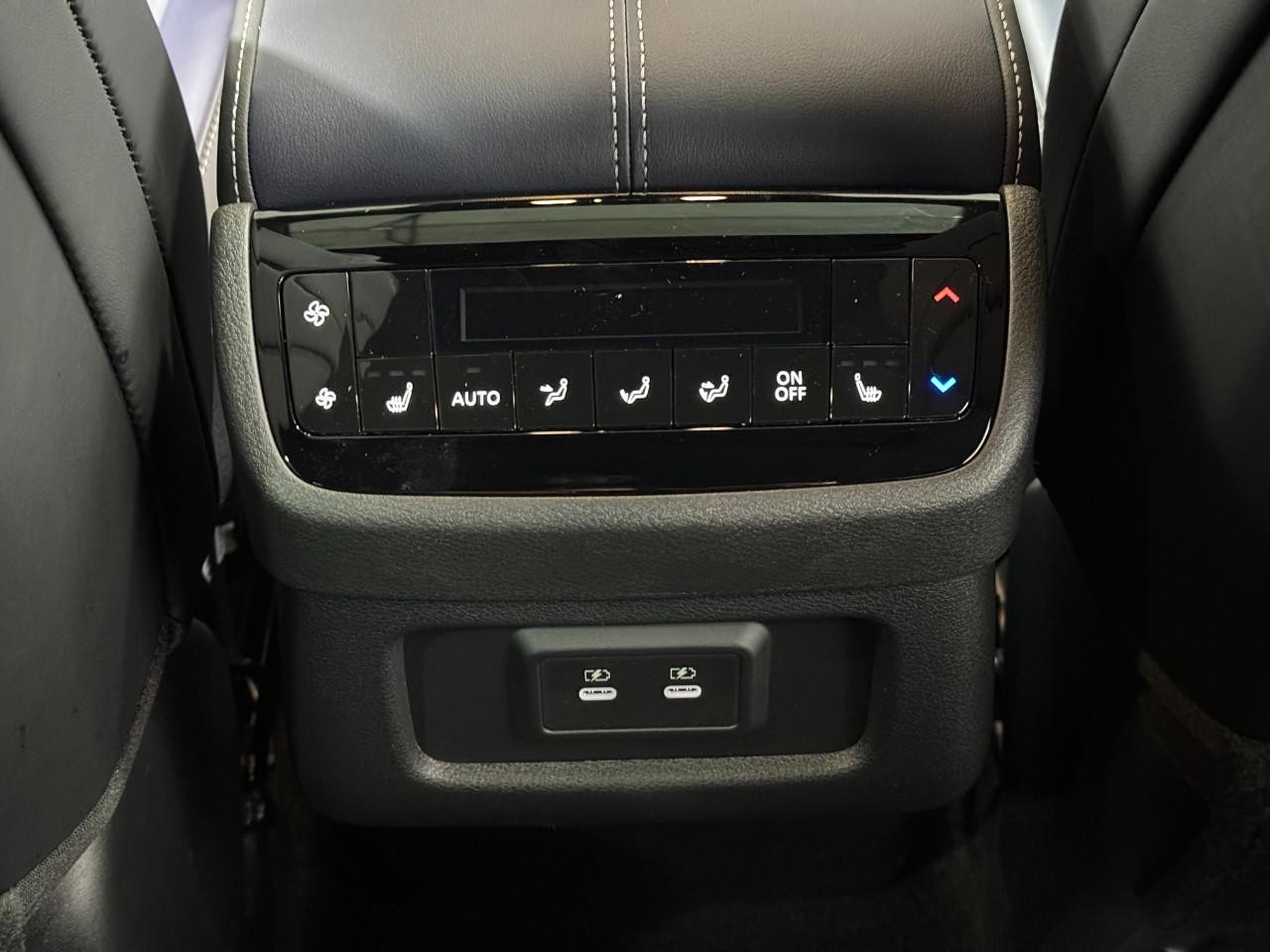 INFINITI QX60 Vehicle Full-screen Gallery Image 13