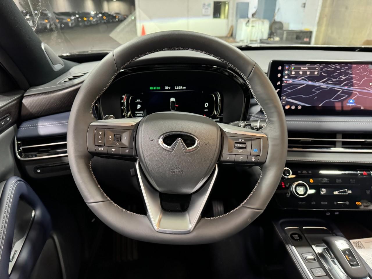 INFINITI QX60 Vehicle Full-screen Gallery Image 16