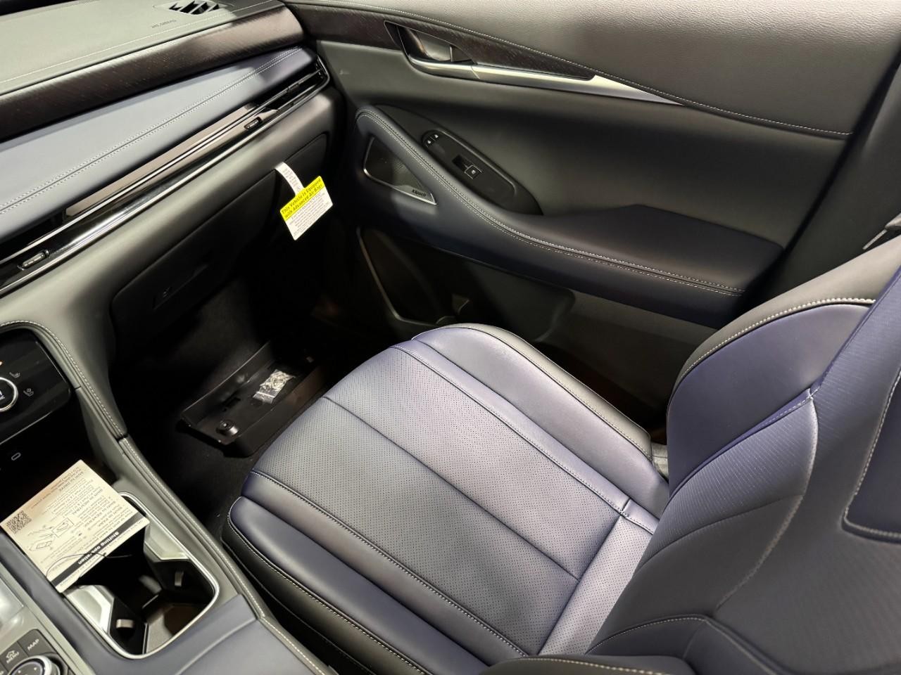 INFINITI QX60 Vehicle Full-screen Gallery Image 20