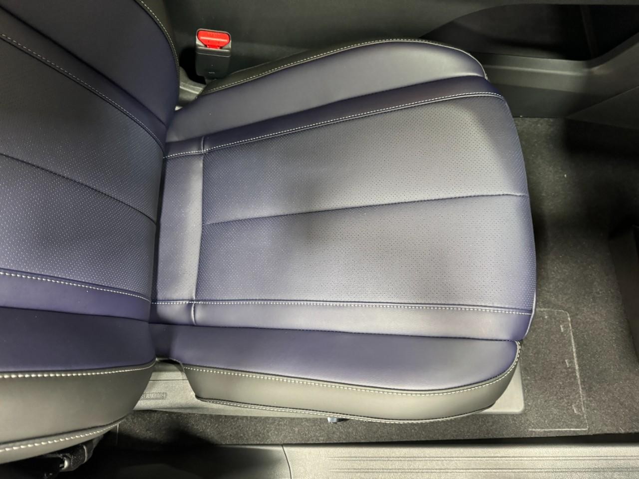 INFINITI QX60 Vehicle Full-screen Gallery Image 22