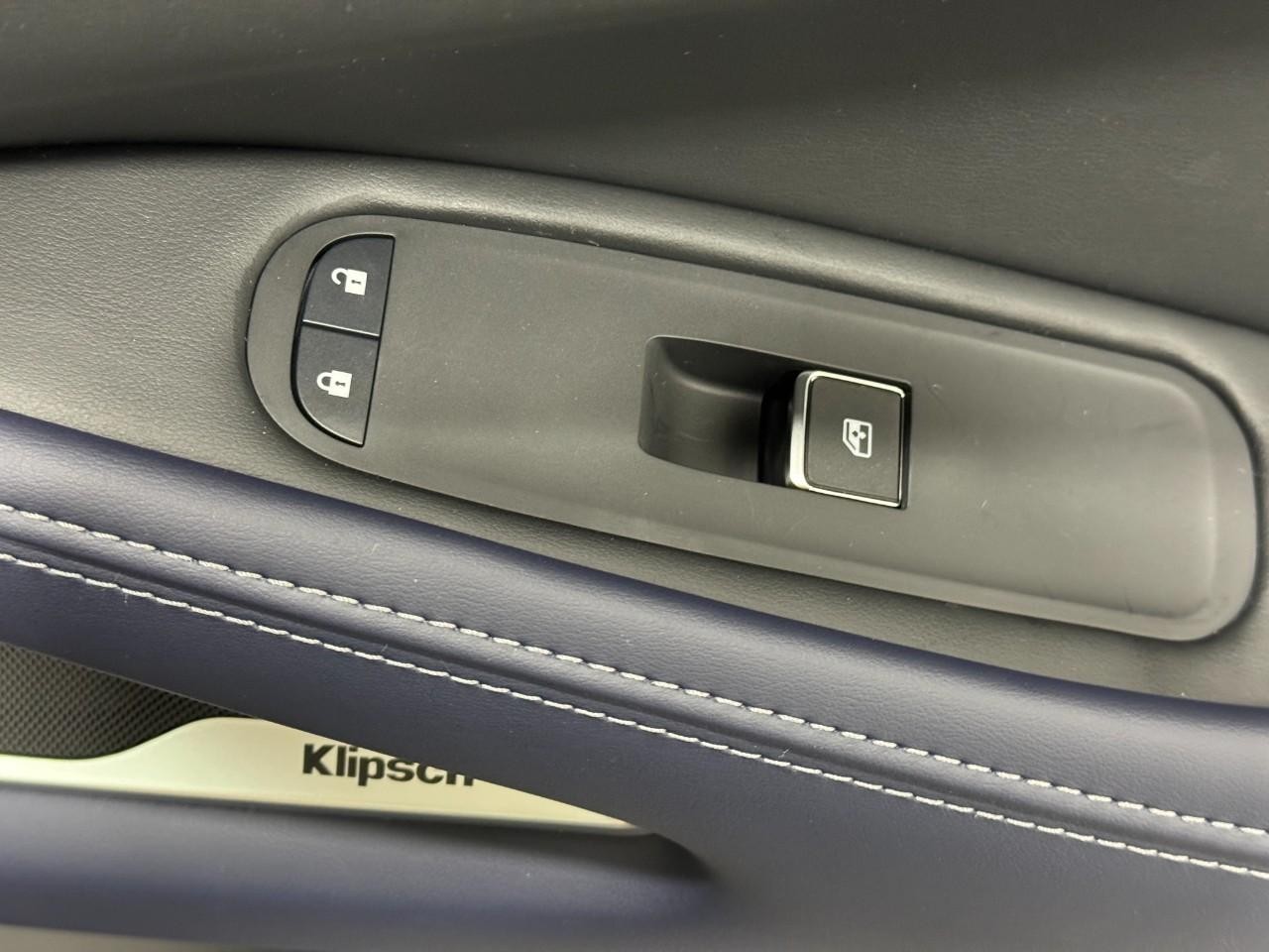 INFINITI QX60 Vehicle Full-screen Gallery Image 24