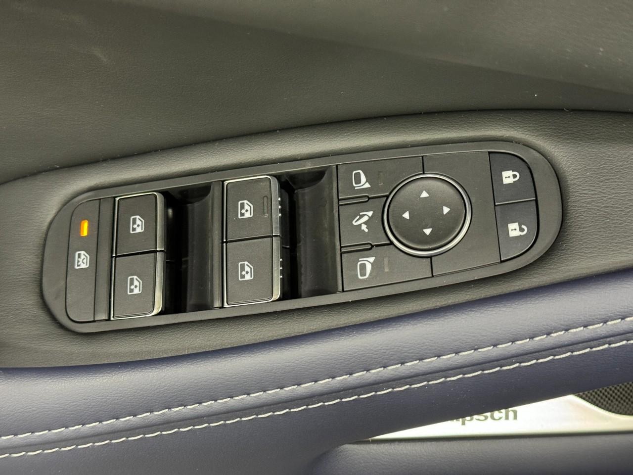 INFINITI QX60 Vehicle Full-screen Gallery Image 26