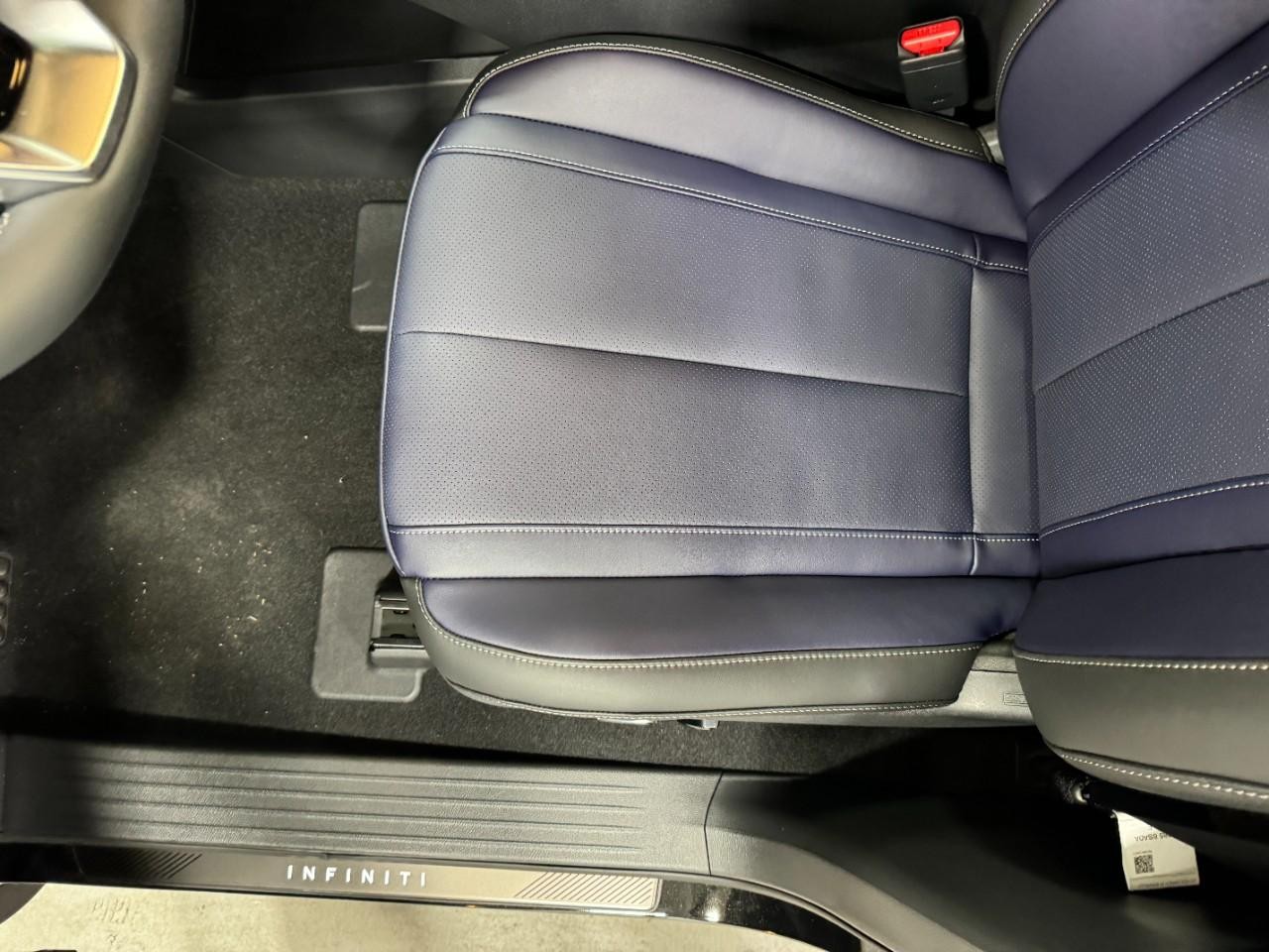 INFINITI QX60 Vehicle Full-screen Gallery Image 29