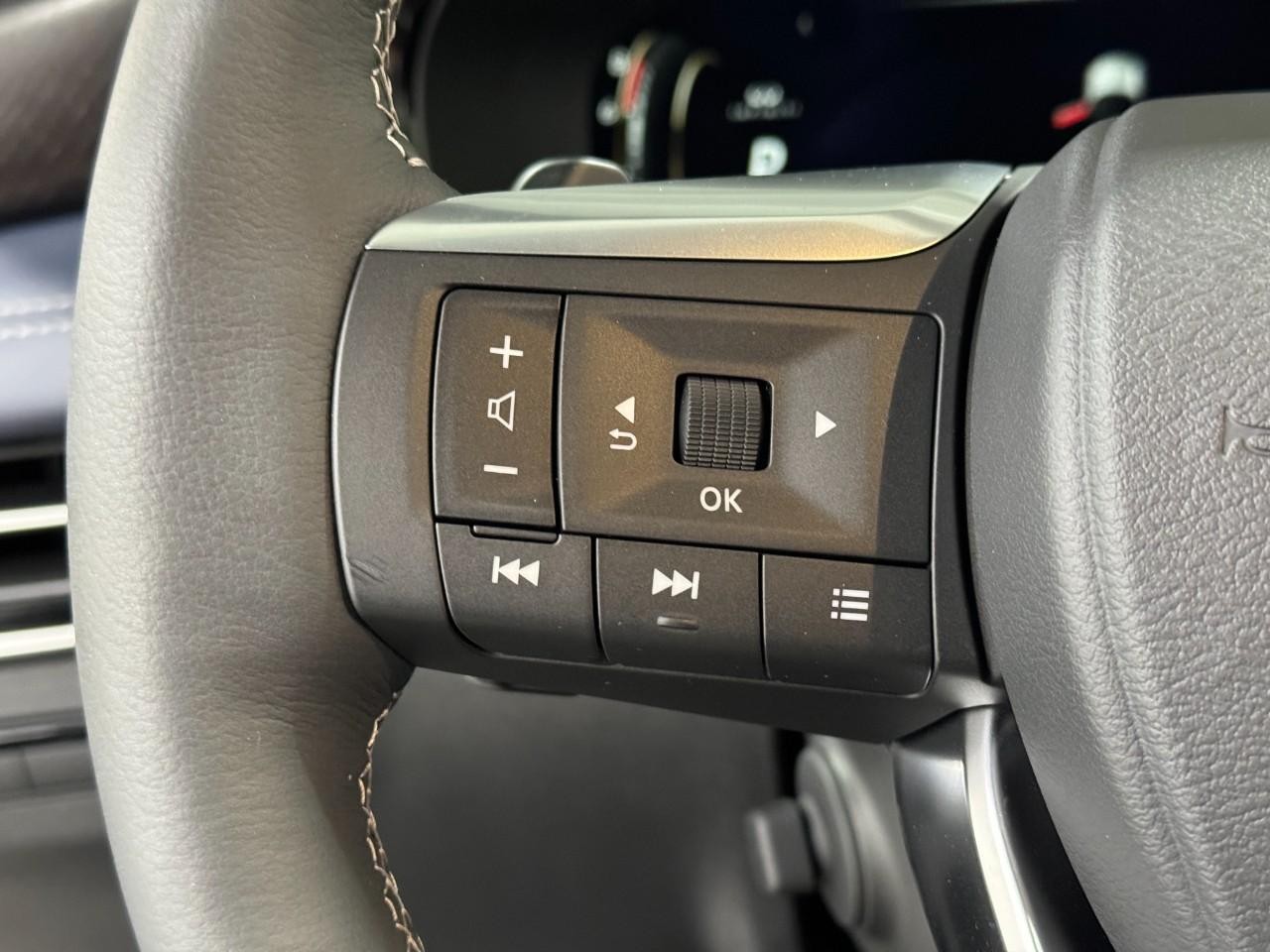 INFINITI QX60 Vehicle Full-screen Gallery Image 32