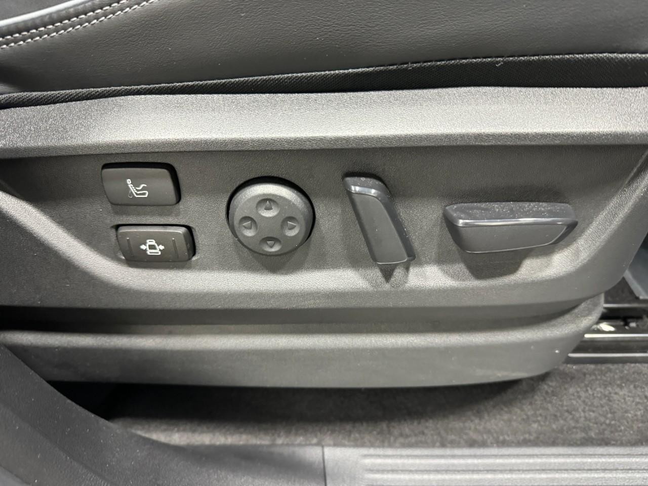 INFINITI QX80 Vehicle Full-screen Gallery Image 22