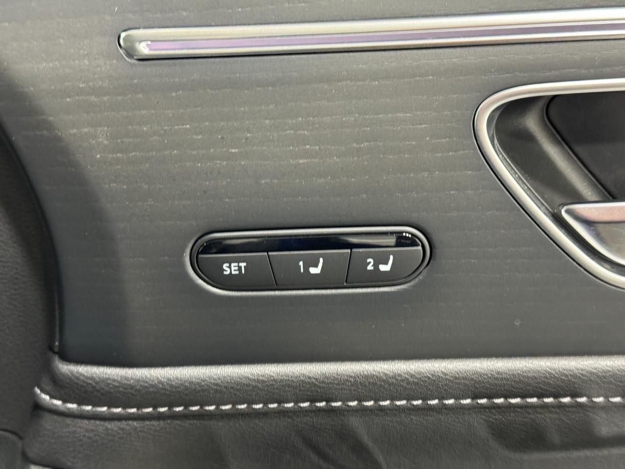 INFINITI QX80 Vehicle Full-screen Gallery Image 23