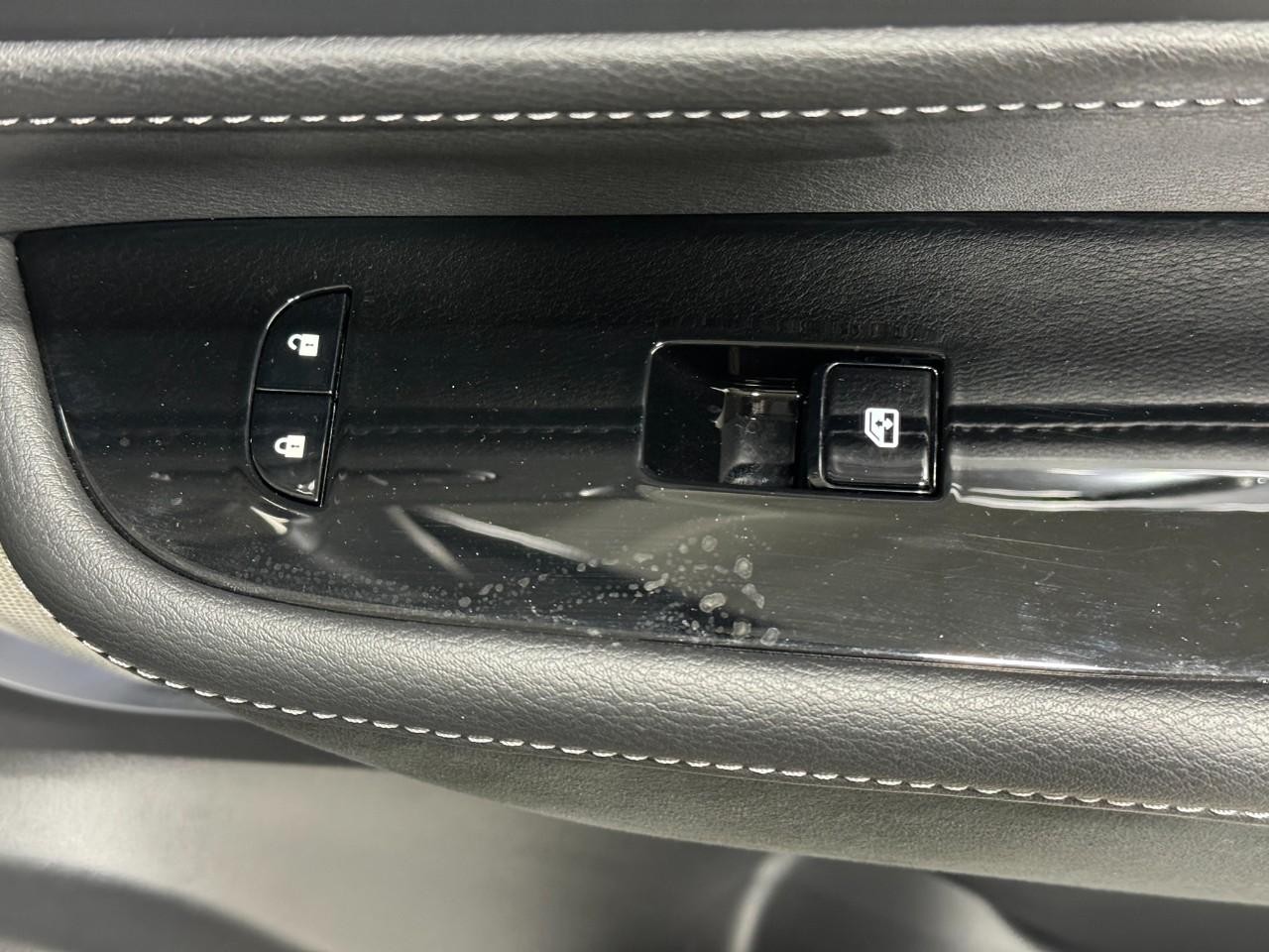 INFINITI QX80 Vehicle Full-screen Gallery Image 24