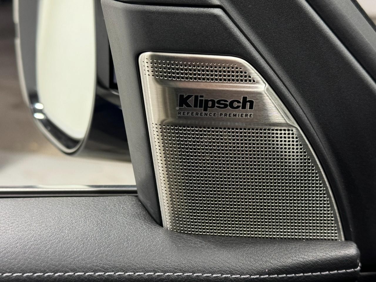 INFINITI QX80 Vehicle Full-screen Gallery Image 25