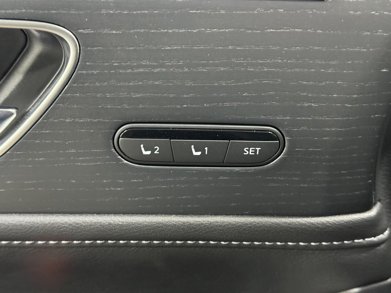 INFINITI QX80 Vehicle Full-screen Gallery Image 26