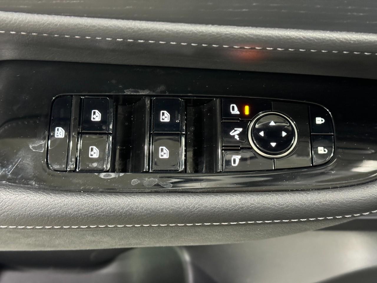 INFINITI QX80 Vehicle Full-screen Gallery Image 27