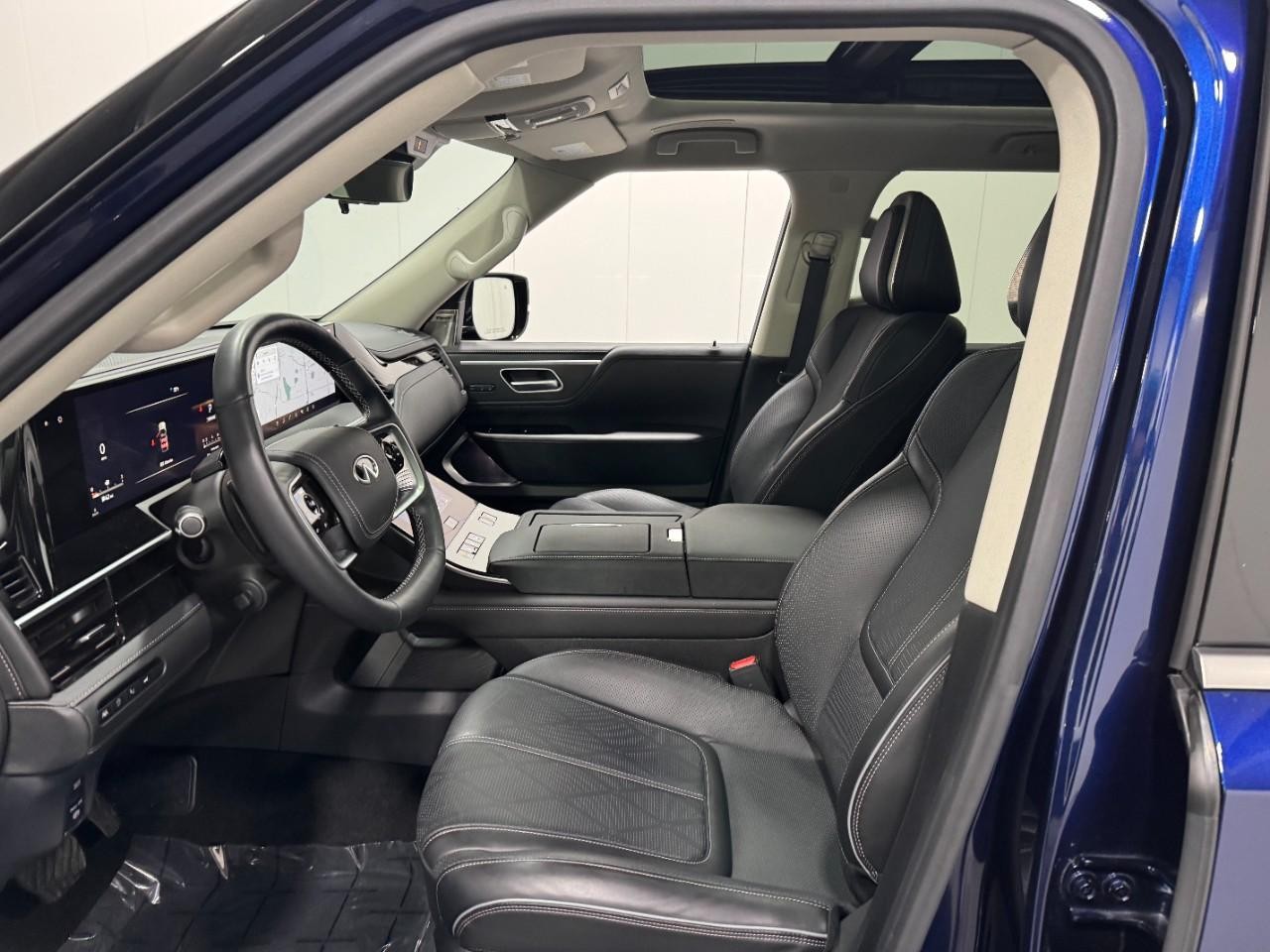 INFINITI QX80 Vehicle Full-screen Gallery Image 28