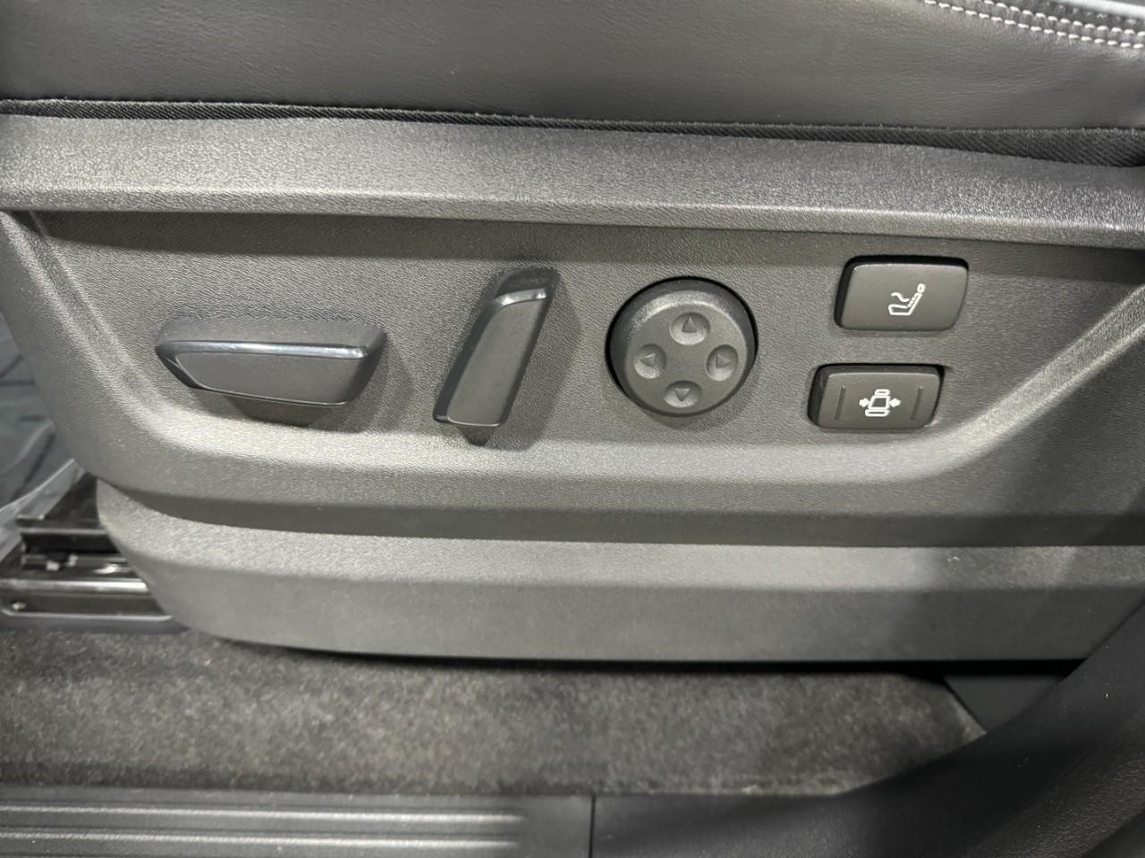 INFINITI QX80 Vehicle Full-screen Gallery Image 30