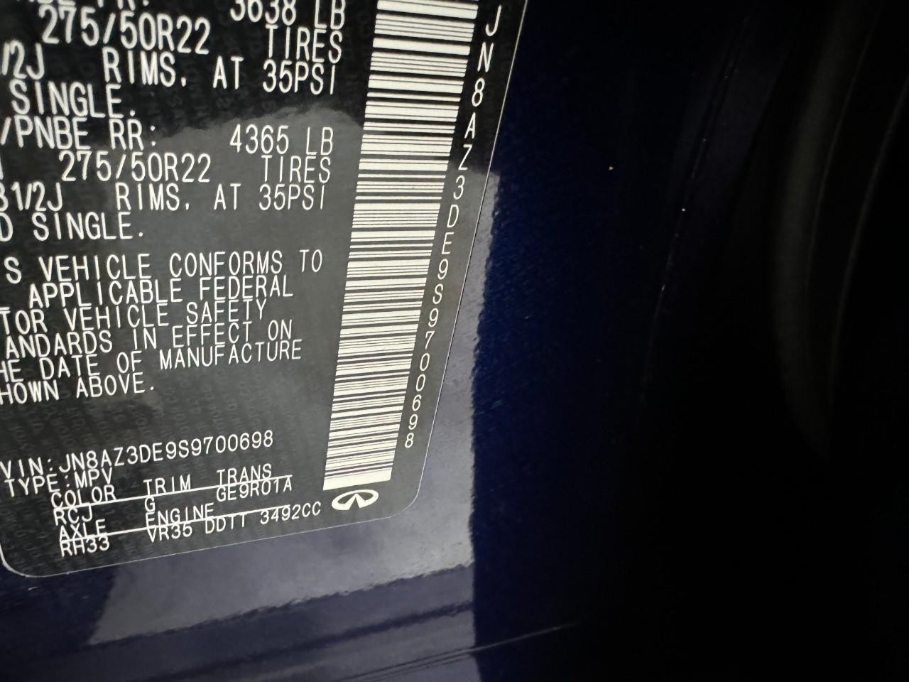 INFINITI QX80 Vehicle Full-screen Gallery Image 36