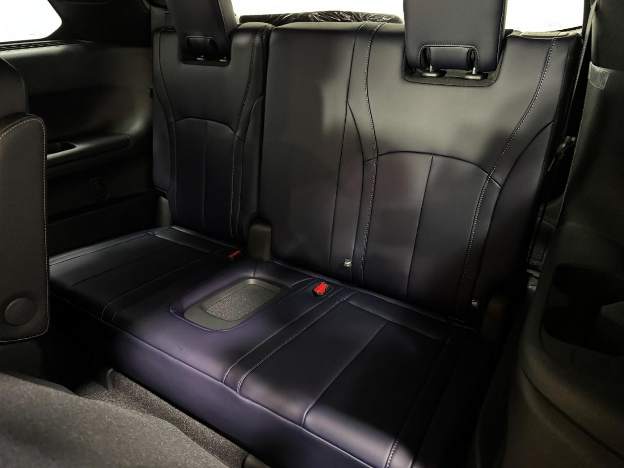 INFINITI QX60 Vehicle Full-screen Gallery Image 8