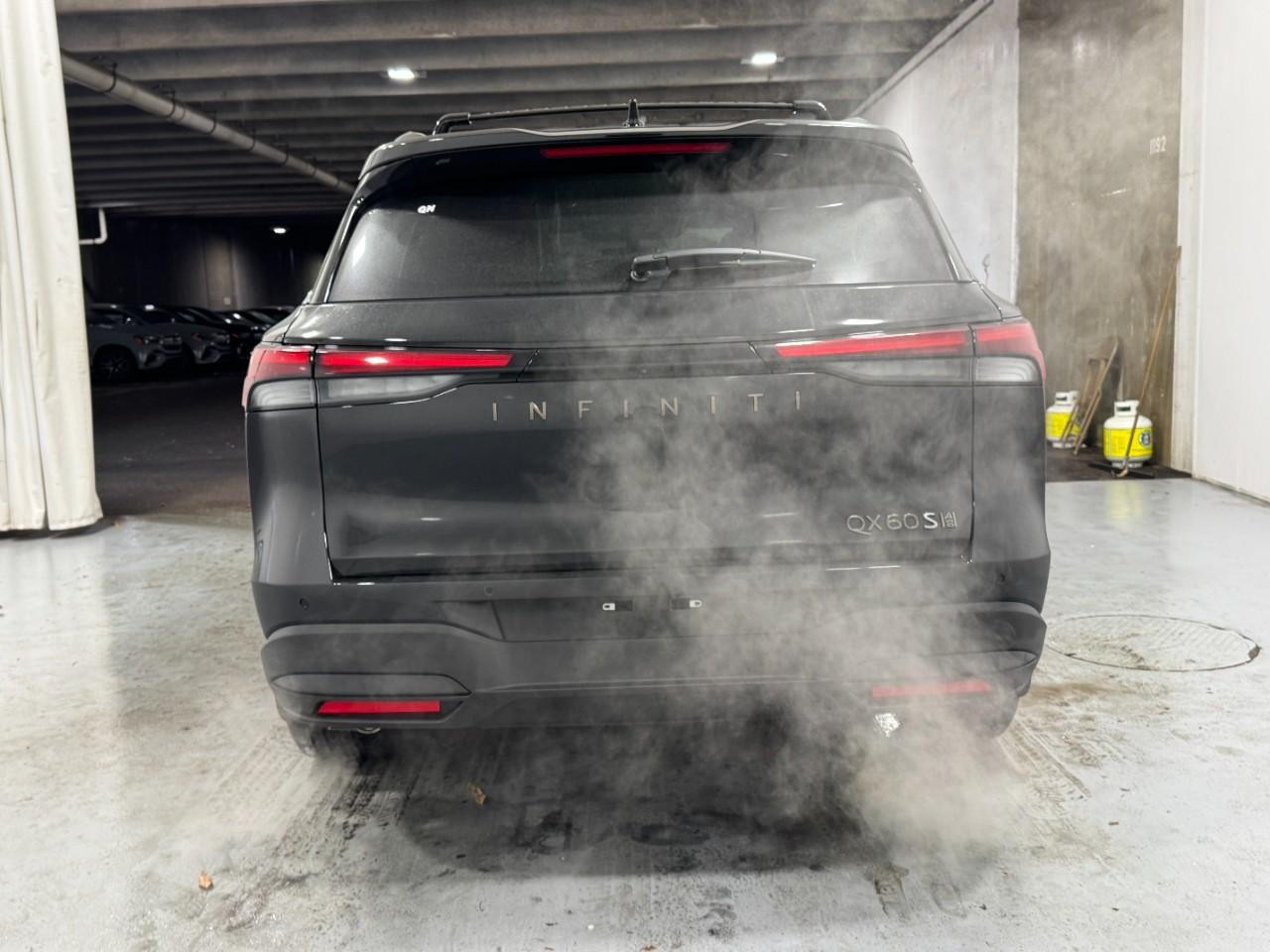 INFINITI QX60 Vehicle Full-screen Gallery Image 10