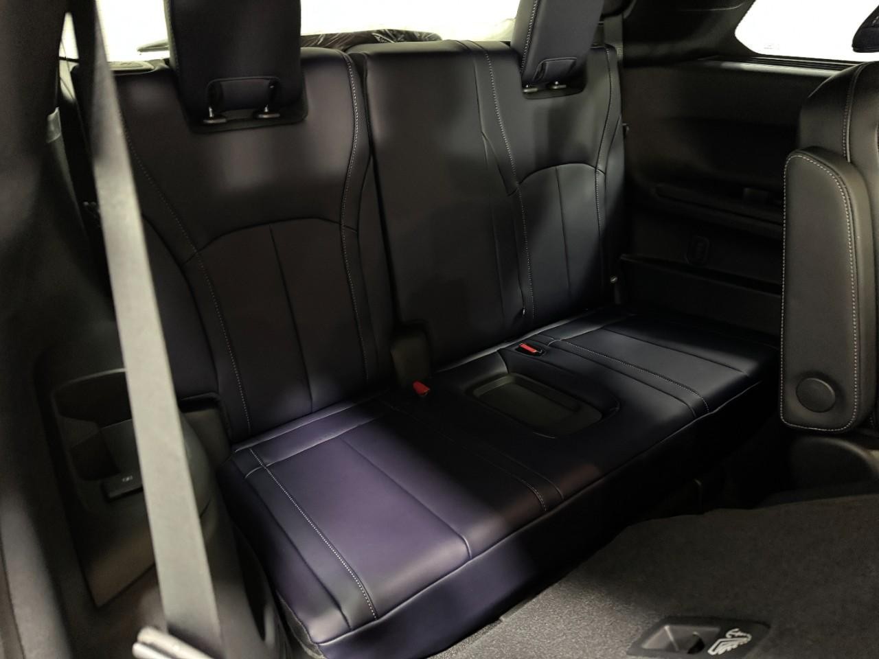 INFINITI QX60 Vehicle Full-screen Gallery Image 11