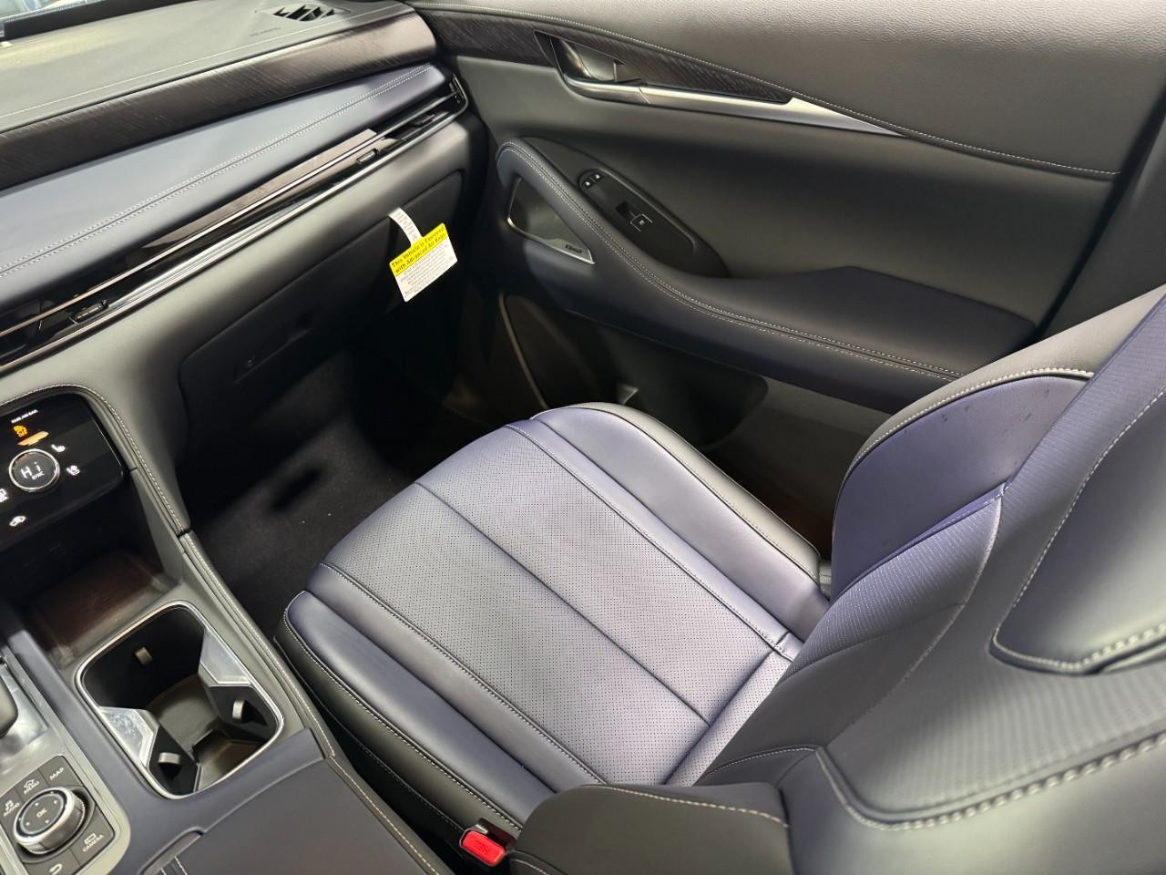 INFINITI QX60 Vehicle Full-screen Gallery Image 20