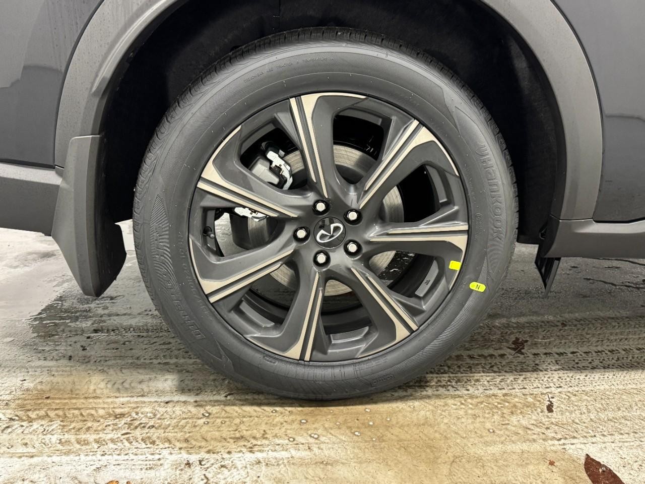 INFINITI QX60 Vehicle Full-screen Gallery Image 5