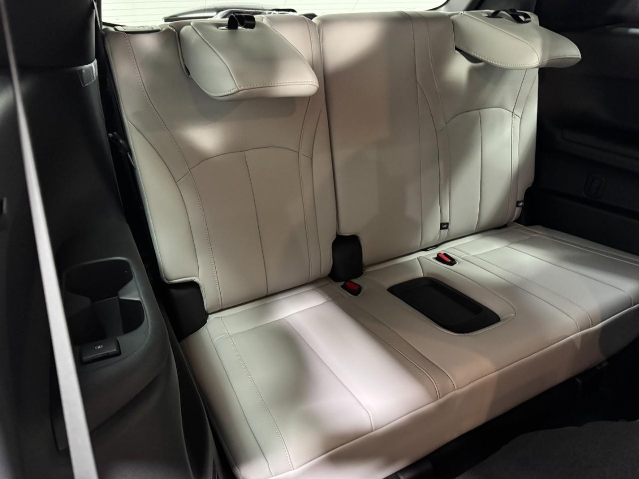 INFINITI QX60 Vehicle Full-screen Gallery Image 11