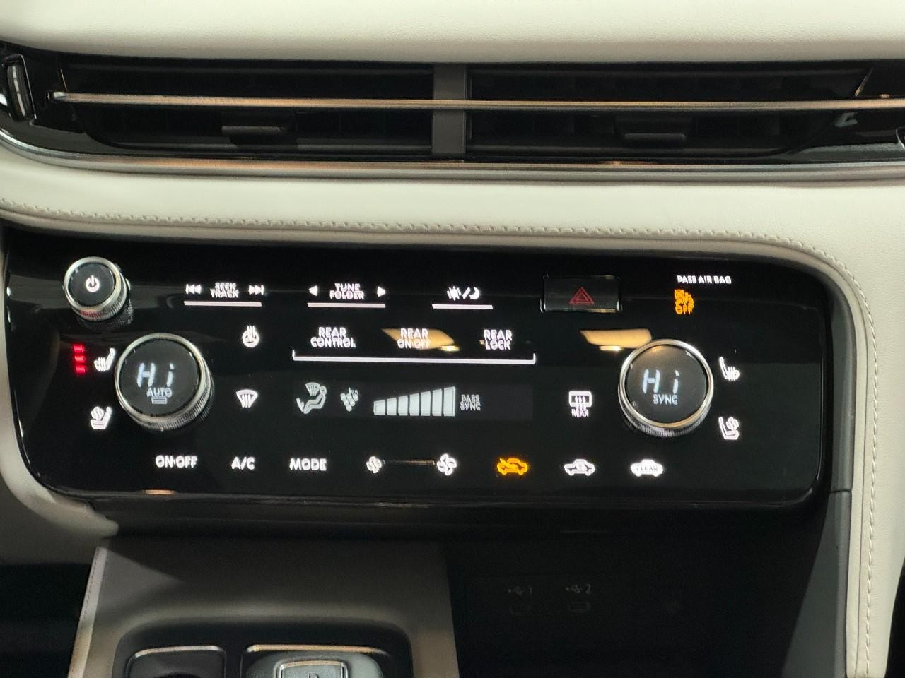 INFINITI QX60 Vehicle Full-screen Gallery Image 18