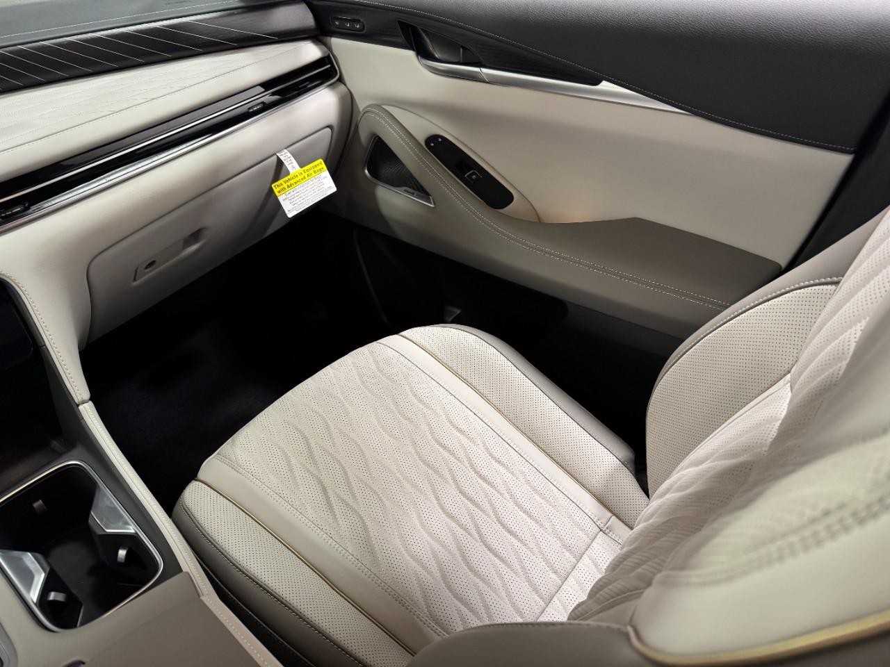 INFINITI QX60 Vehicle Full-screen Gallery Image 20