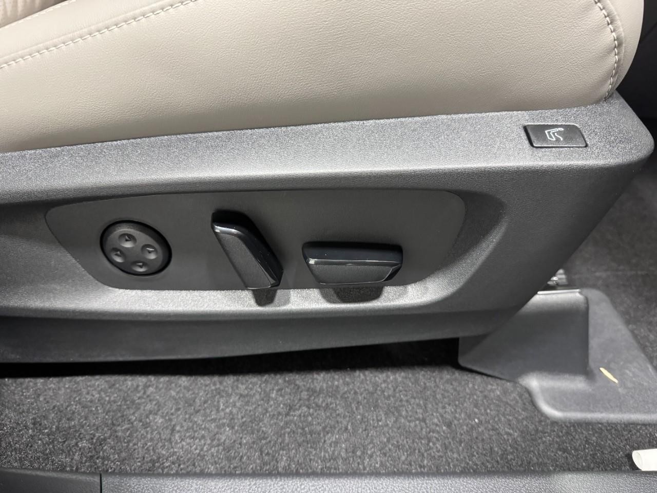 INFINITI QX60 Vehicle Full-screen Gallery Image 23