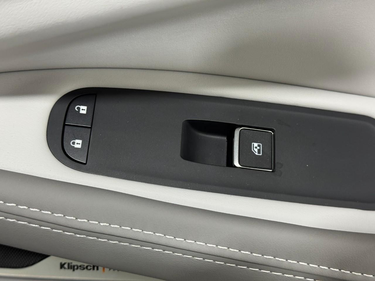 INFINITI QX60 Vehicle Full-screen Gallery Image 25