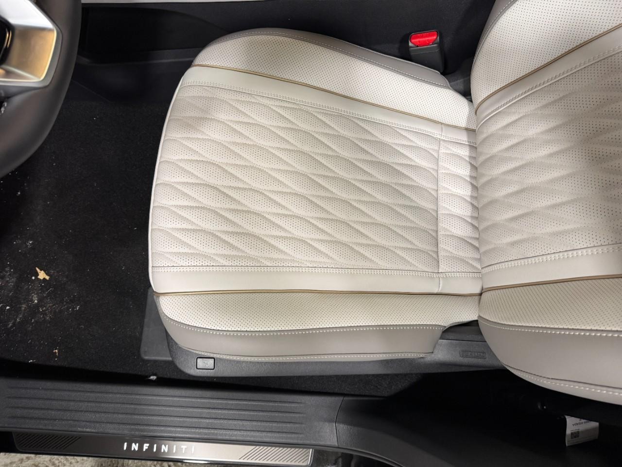 INFINITI QX60 Vehicle Full-screen Gallery Image 30