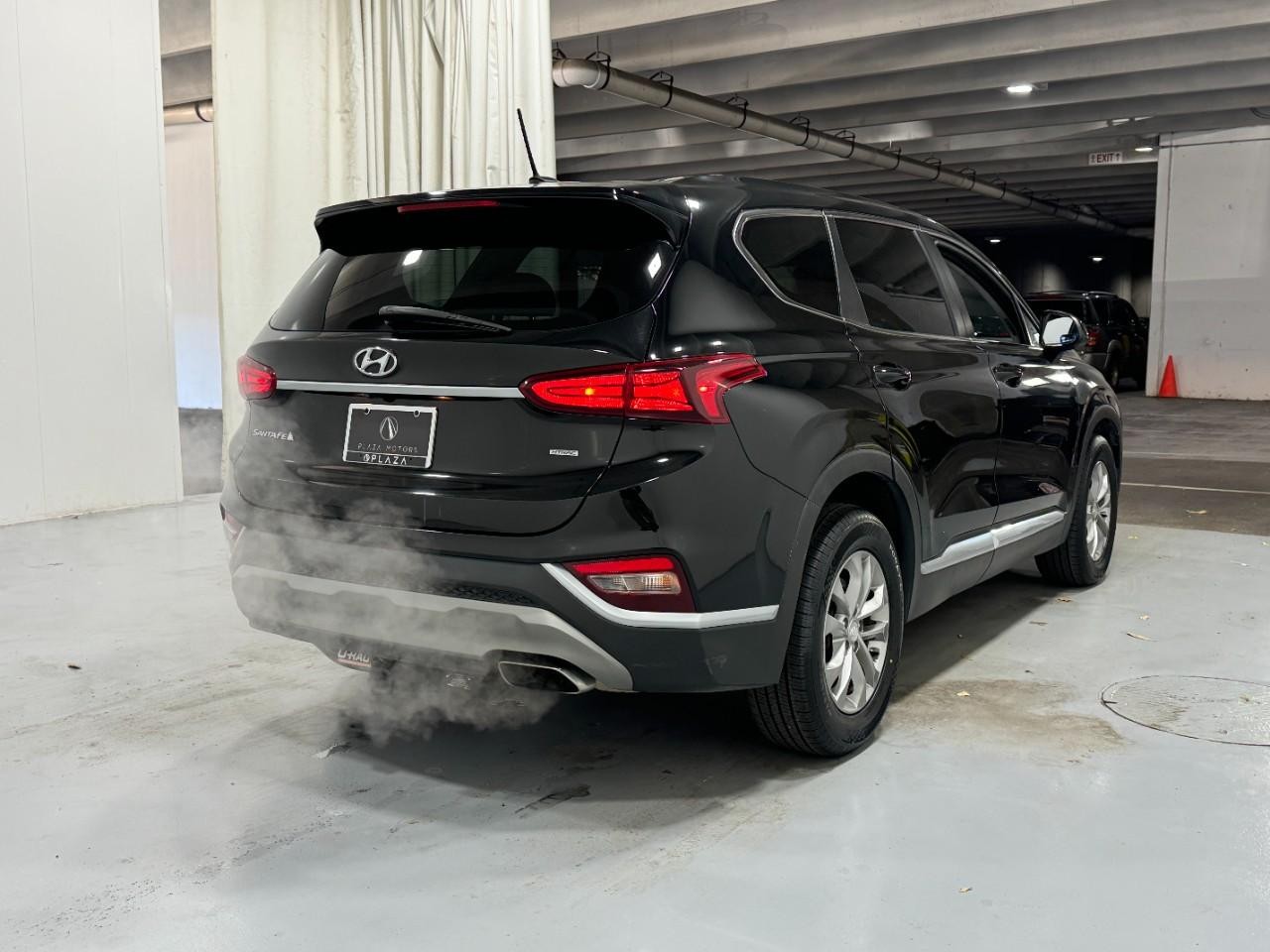 Hyundai Santa Fe Vehicle Full-screen Gallery Image 04