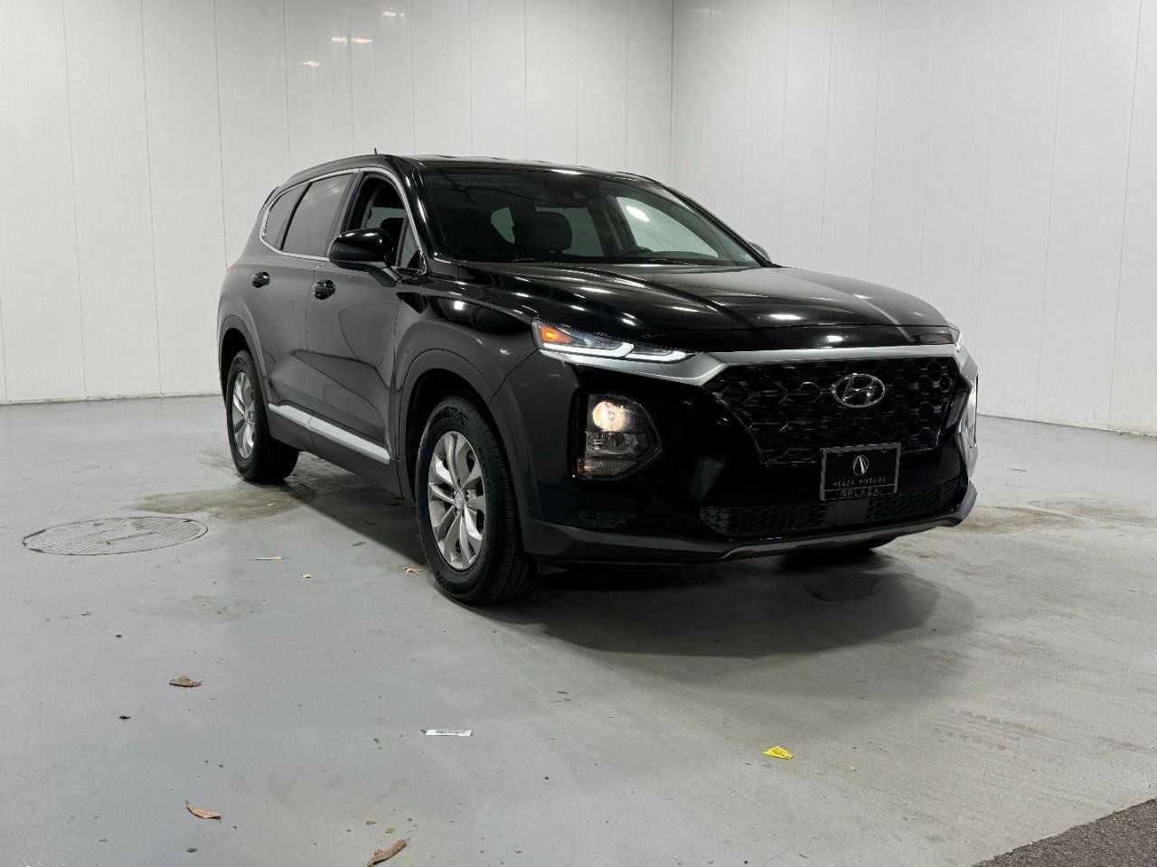 Hyundai Santa Fe Vehicle Full-screen Gallery Image 06